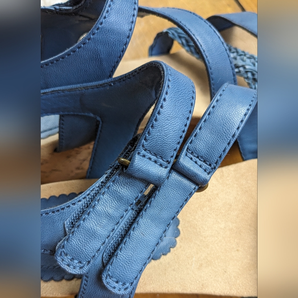 BareTraps Blue Wedge Sandals - Picture 6 of 10